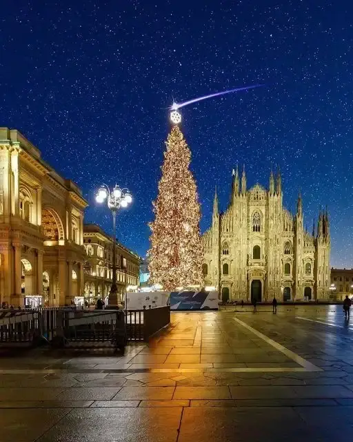Friday the 6th at 5pm, the holiday buzz hits its peak as the iconic Christmas tree lights up Piazza Duomo. Be there for the sparkle, music, and all the festive feels!