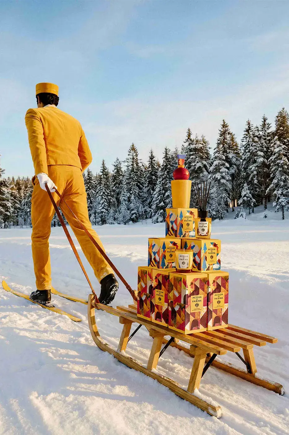 ACQUA DI PARMA HOLIDAY 2026 COLLECTION BY AGOSTINO IACURCI image about the Acqua di Parma Holiday 2026 collection designed with artist Agostino Iacurci. The article covers the Grand Hotel Sprezzatura theme, limited edition ceramics, home fragrances, the Advent Calendar and two Art of Living objects, with prices in dollars and euros. (image 2 of 6)