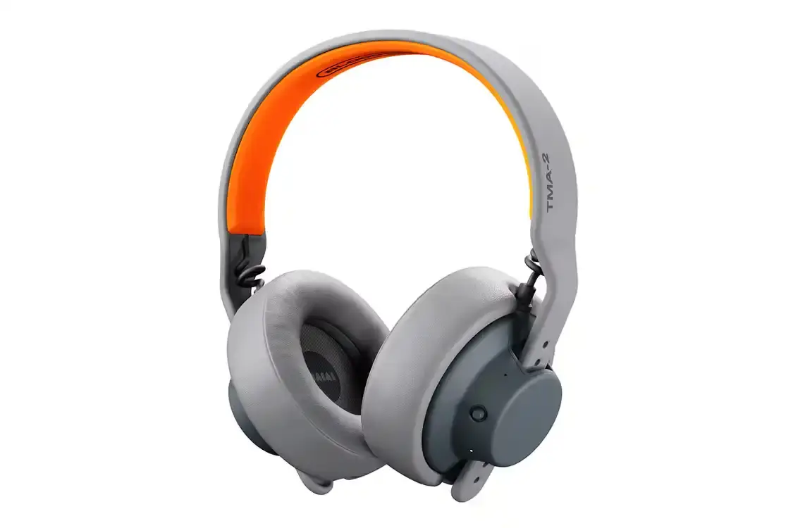 AIAIAI PARTNERS WITH BLOOD ORANGE ON HEADPHONES AIAIAI announces collaboration with musician Devonté Hynes, known as Blood Orange, for limited edition Tracks and TMA-2 Wireless headphones. The Artist Series launches October 30, 2025, with prices at $70 and $220 USD.