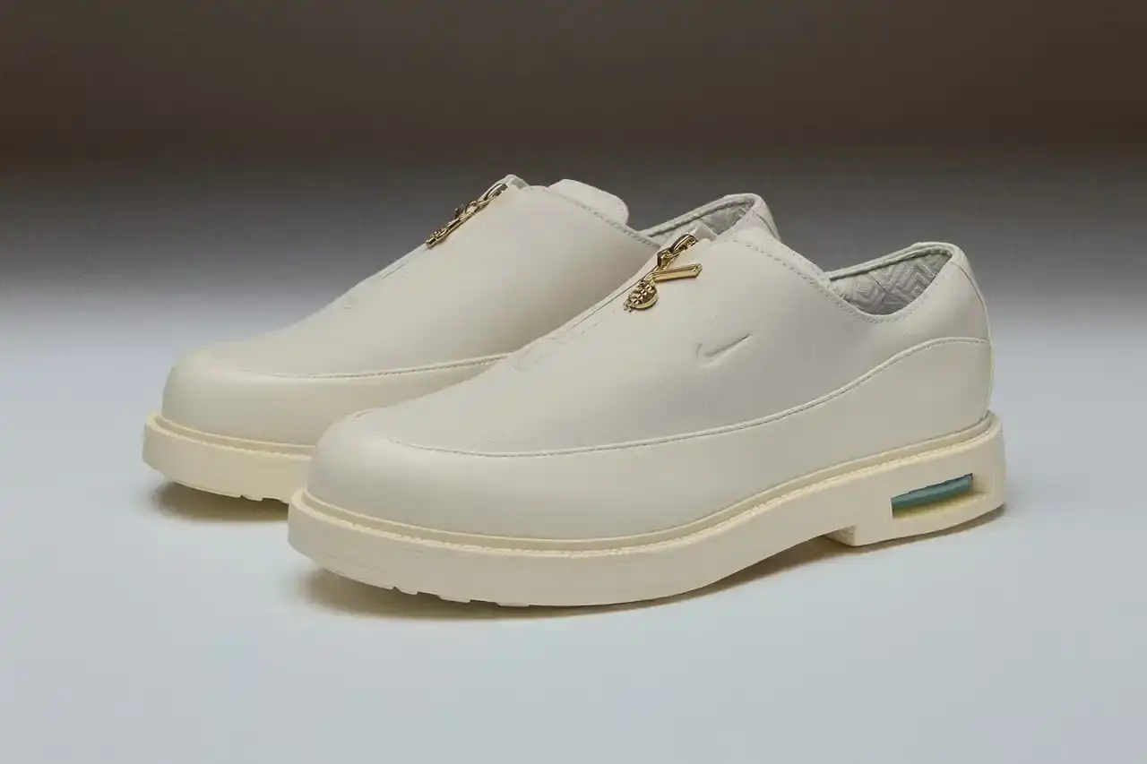 AIR AFRIQUE PARTNERS WITH NIKE FOR AVIATION-THEMED SHOE Black and white Air Max RK61 shoes featuring aviation-inspired design elements and Air Afrique branding (image 4 of 7)