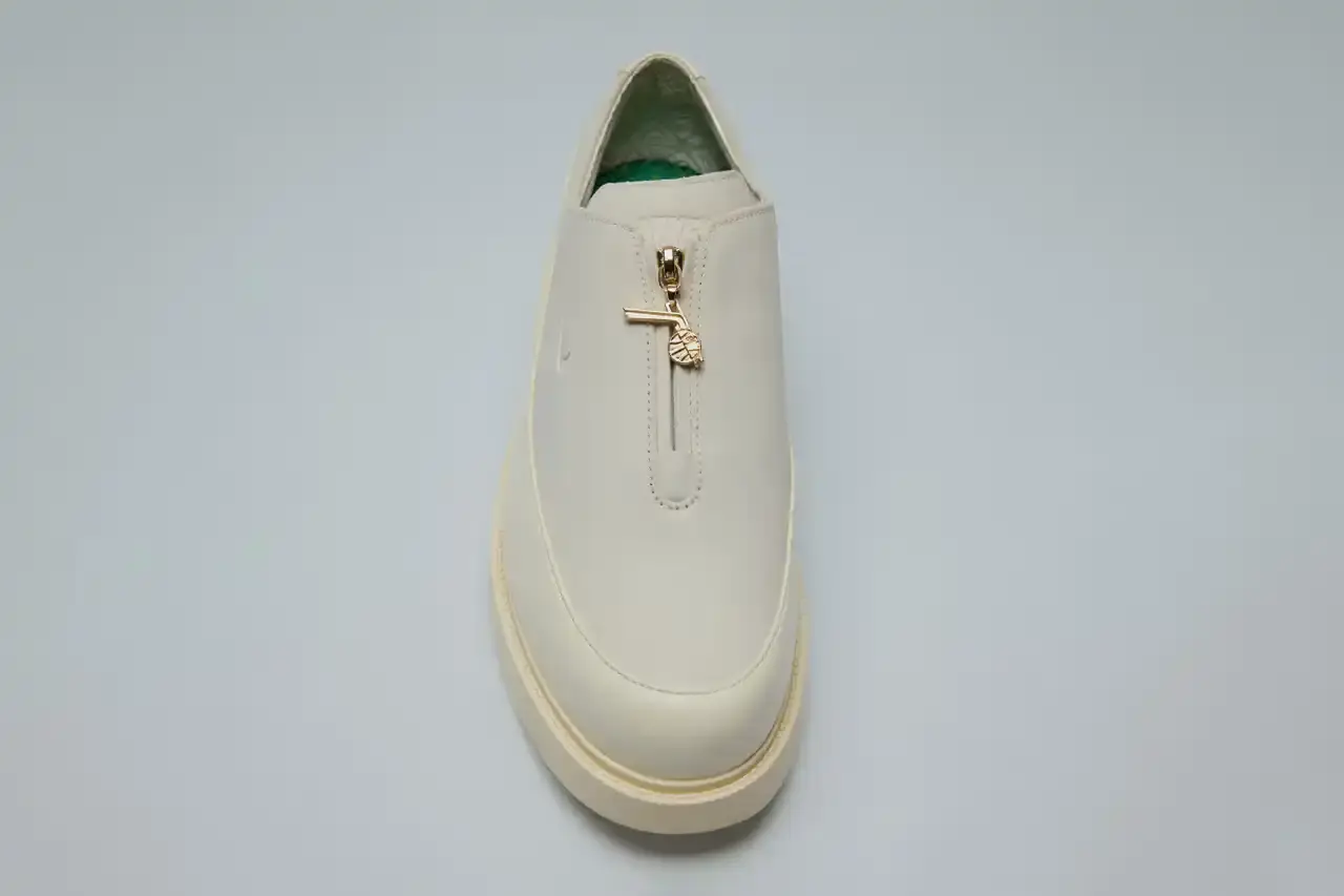 AIR AFRIQUE PARTNERS WITH NIKE FOR AVIATION-THEMED SHOE Black and white Air Max RK61 shoes featuring aviation-inspired design elements and Air Afrique branding (image 5 of 7)
