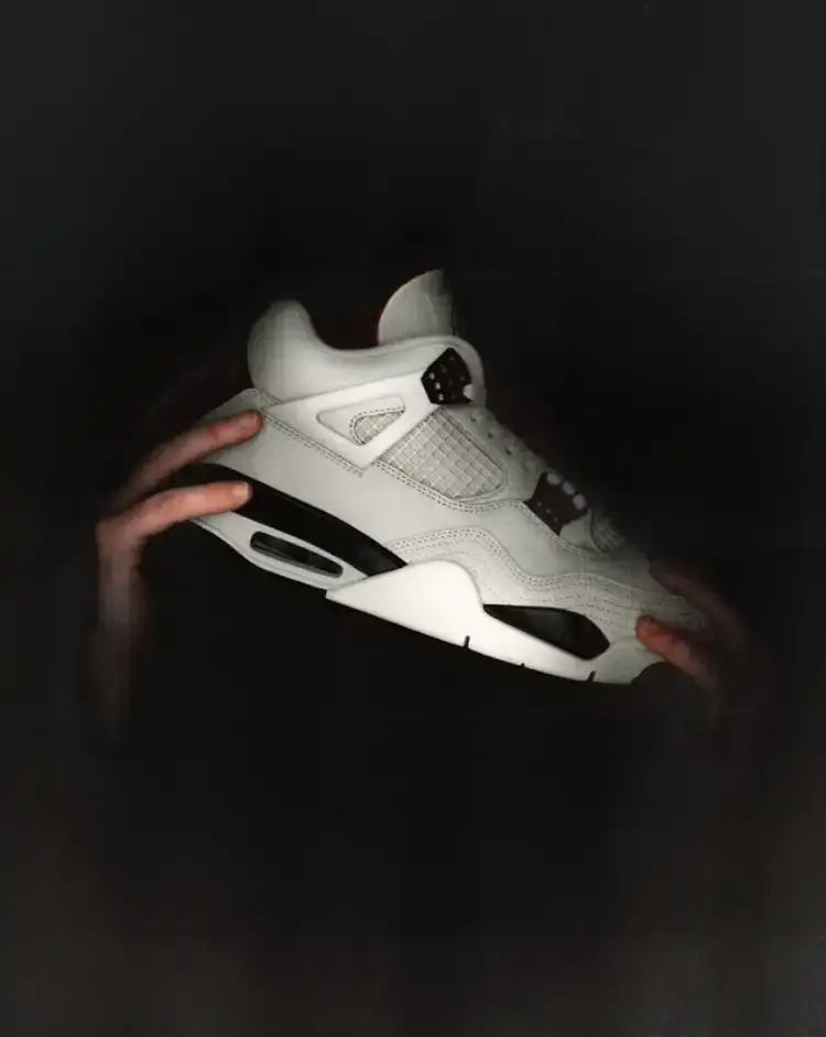 AIR JORDAN 4 FLIGHT CLUB ARRIVE AT JD IN JANUARY image describing the Air Jordan 4 Flight Club release at JD, with details on design, materials and historical references.