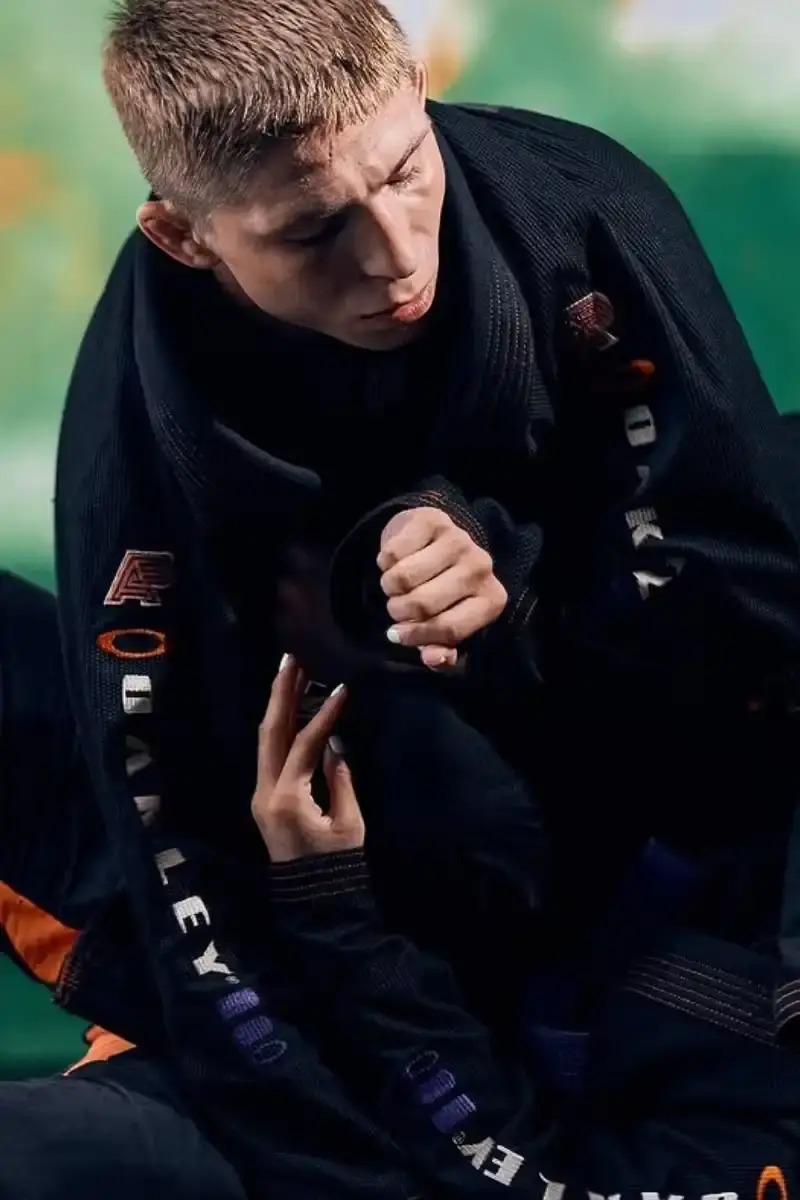 ALBINO & PRETO TEAMS WITH OAKLEY FOR JIU-JITSU LINE image about Portuguese brand Albino & Preto partners with Oakley to create performance jiu-jitsu apparel and eyewear collection for training and casual wear. (image 7 of 14)