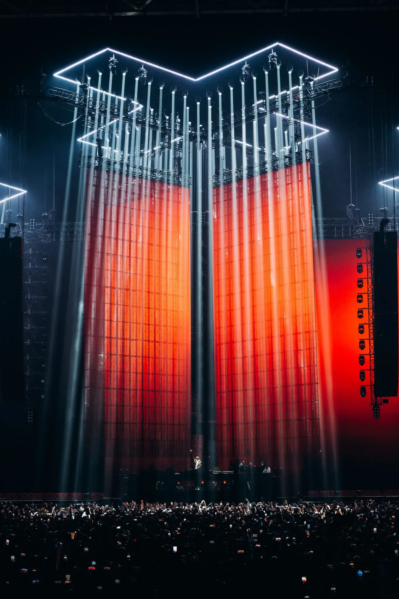 AMF 2026 SELLS OUT JOHAN CRUIJFF ARENA WITH 40,000 FANS AMF 2026 at the Johan Cruijff ArenA. It covers the line-up, David Guetta presents Monolith, the broadcasts, two quotes and event details.