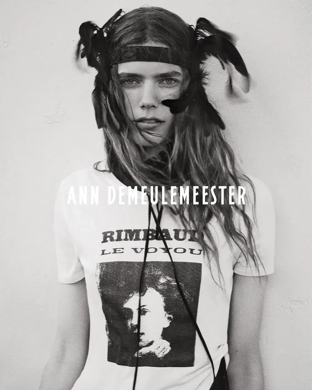 ANN DEMEULEMEESTER FALL WINTER 2026 CAMPAIGN Black and white photographs displaying two models wearing the Ann Demeulemeester Fall Winter 2026 collection on the Margate coast. (image 3 of 6)