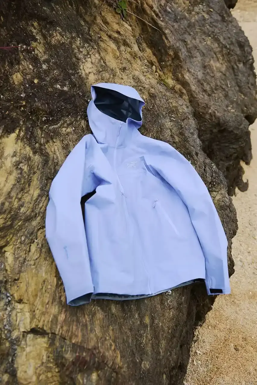 ARC'TERYX ARC'TERYX x BEAMS BOY Twilight Trail collection featuring lavender and yellow Beta Jackets, Squamish Hoodies, Mantis 1 Waist Packs, and Mantis 26 Backpacks arranged on a neutral background. (image 5 of 7)