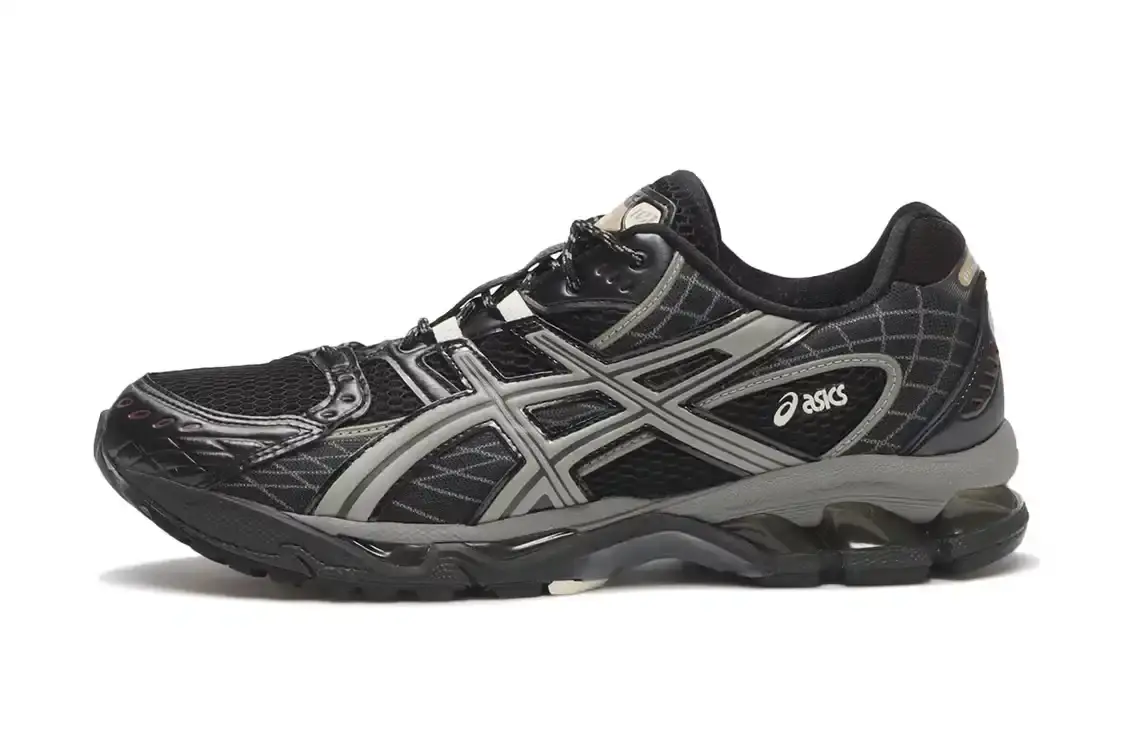 ASICS GEL-NIMBUS 10.1 BLACK/CLAY GREY DROPS SOON ASICS GEL-NIMBUS 10.1 sneaker in black mesh with grey metallic overlays, featuring Tiger Stripes branding and dual-layer EVA midsole.