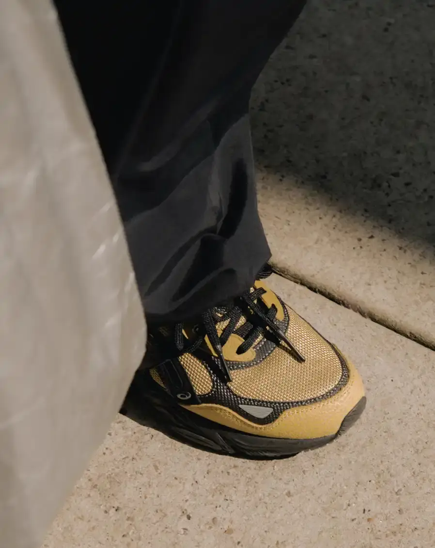 ASICS AND HSDT RELEASE GEL-NYC 2.0 SSHS New sneaker Asics and HSDT release combining running shoe heritage with urban design elements, featuring Nas and Raekwon campaign shot in New York City. (image 12 of 12)