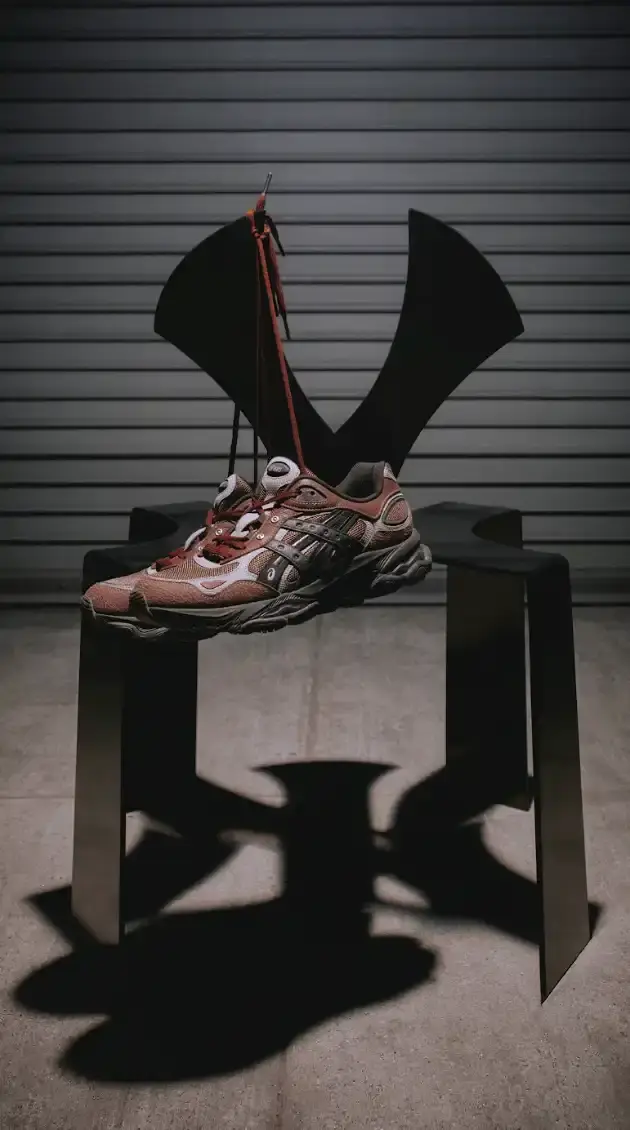 ASICS AND HSDT RELEASE GEL-NYC 2.0 SSHS New sneaker Asics and HSDT release combining running shoe heritage with urban design elements, featuring Nas and Raekwon campaign shot in New York City.