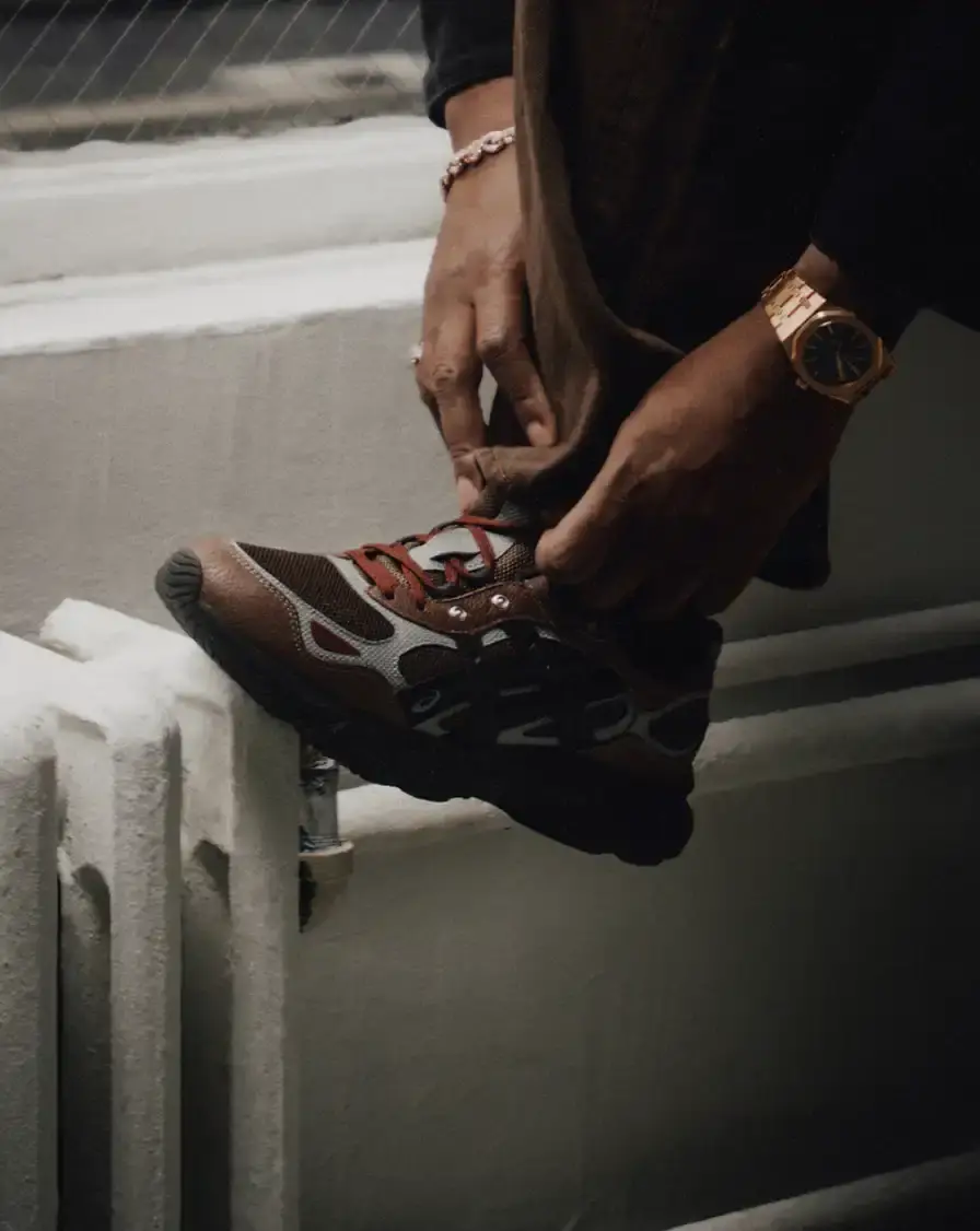 ASICS AND HSDT RELEASE GEL-NYC 2.0 SSHS New sneaker Asics and HSDT release combining running shoe heritage with urban design elements, featuring Nas and Raekwon campaign shot in New York City. (image 6 of 12)