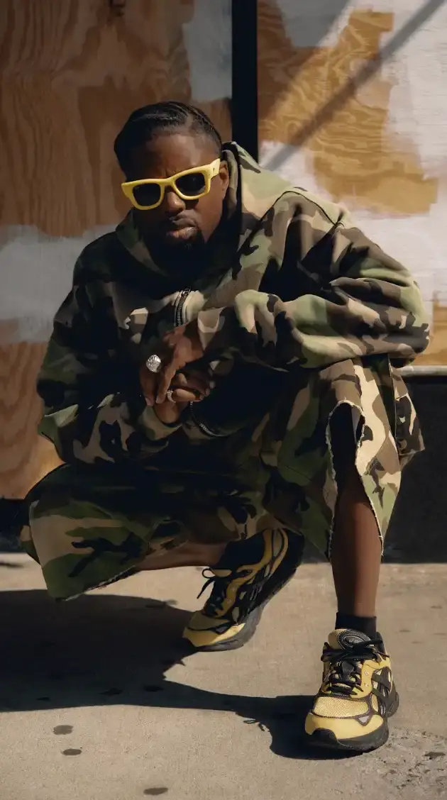 ASICS AND HSDT RELEASE GEL-NYC 2.0 SSHS New sneaker Asics and HSDT release combining running shoe heritage with urban design elements, featuring Nas and Raekwon campaign shot in New York City. (image 2 of 12)