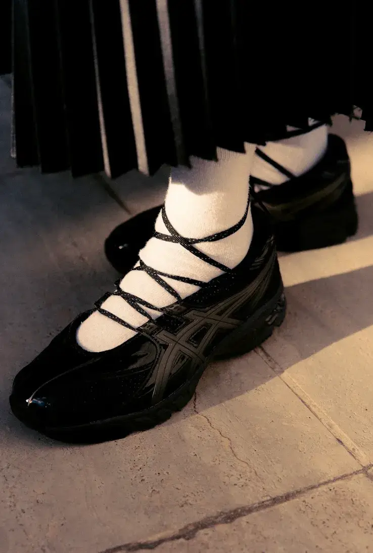ASICS RELEASES THE GEL-DS TRAINER SP image outlining the release date, design specifications, color options and retail price for the ASICS Gel-DS Trainer SP shoe. (image 4 of 7)