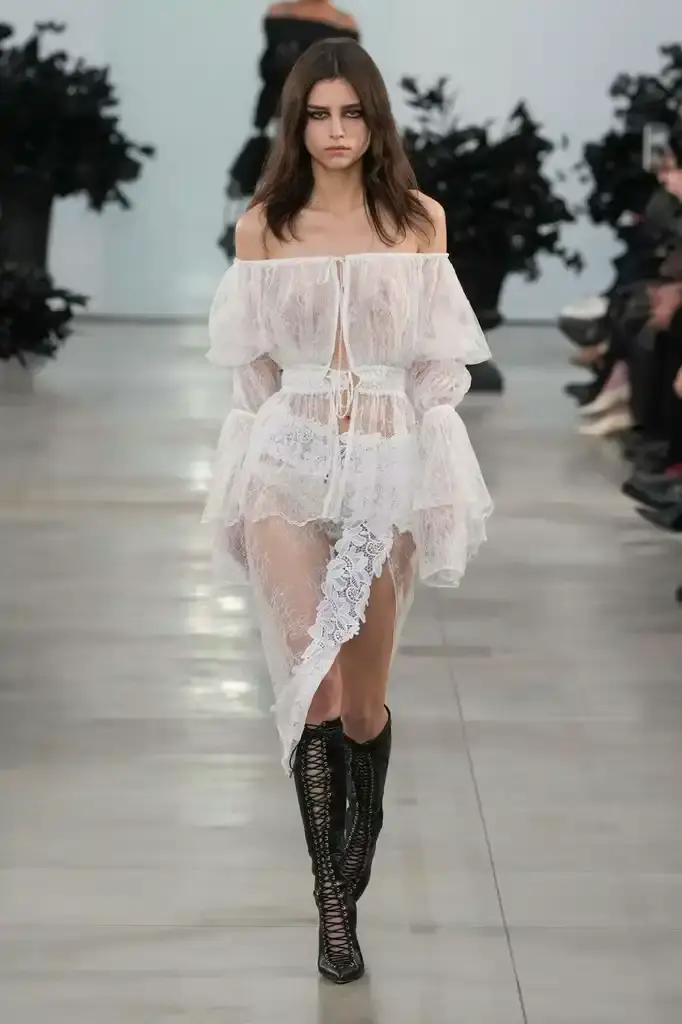 Blumarine - Fall-Winter2025 - 2026 - Womenswear - Italie - Milan - ©Launchmetrics/spotlight Models walking the runway at David Koma's debut Blumarine autumn/winter 2025 collection, showcasing sculptural neoprene pieces and bustier dresses in a palette of red, black, gray, and white against a minimalist backdrop at Milan Fashion Week. (image 12 of 20)