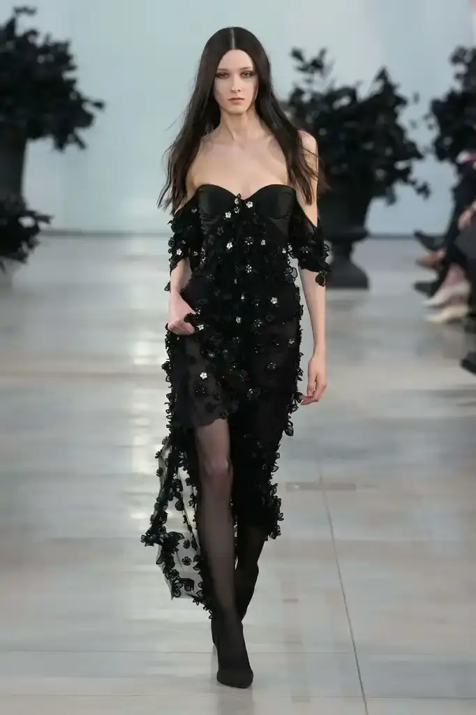 Blumarine - Fall-Winter2025 - 2026 - Womenswear - Italie - Milan - ©Launchmetrics/spotlight Models walking the runway at David Koma's debut Blumarine autumn/winter 2025 collection, showcasing sculptural neoprene pieces and bustier dresses in a palette of red, black, gray, and white against a minimalist backdrop at Milan Fashion Week. (image 5 of 20)