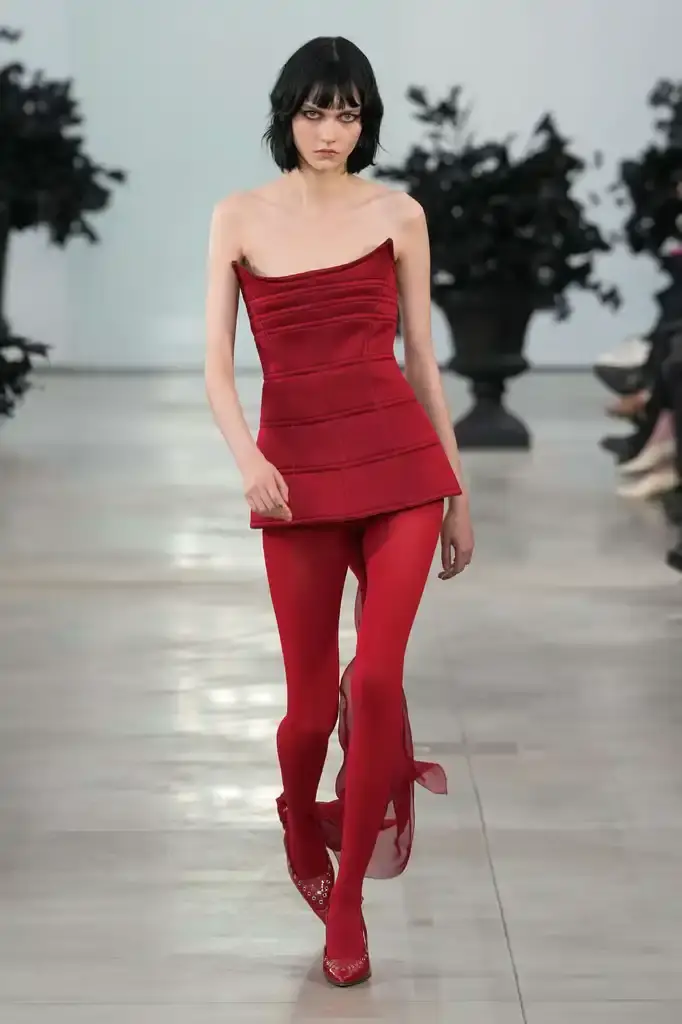 Blumarine - Fall-Winter2025 - 2026 - Womenswear - Italie - Milan - ©Launchmetrics/spotlight Models walking the runway at David Koma's debut Blumarine autumn/winter 2025 collection, showcasing sculptural neoprene pieces and bustier dresses in a palette of red, black, gray, and white against a minimalist backdrop at Milan Fashion Week. (image 11 of 20)