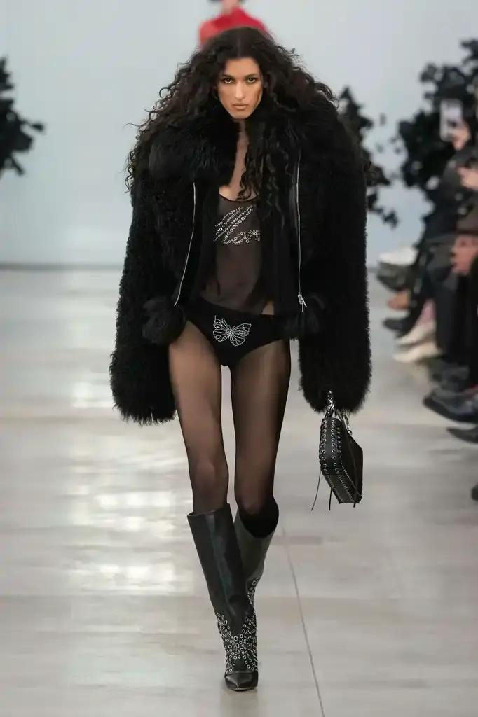 Blumarine - Fall-Winter2025 - 2026 - Womenswear - Italie - Milan - ©Launchmetrics/spotlight Models walking the runway at David Koma's debut Blumarine autumn/winter 2025 collection, showcasing sculptural neoprene pieces and bustier dresses in a palette of red, black, gray, and white against a minimalist backdrop at Milan Fashion Week. (image 17 of 20)