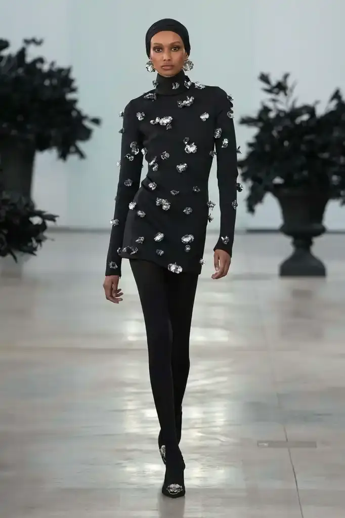 Blumarine - Fall-Winter2025 - 2026 - Womenswear - Italie - Milan - ©Launchmetrics/spotlight Models walking the runway at David Koma's debut Blumarine autumn/winter 2025 collection, showcasing sculptural neoprene pieces and bustier dresses in a palette of red, black, gray, and white against a minimalist backdrop at Milan Fashion Week. (image 7 of 20)