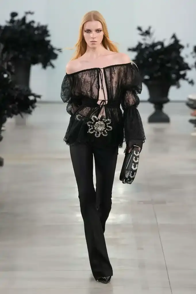 Blumarine - Fall-Winter2025 - 2026 - Womenswear - Italie - Milan - ©Launchmetrics/spotlight Models walking the runway at David Koma's debut Blumarine autumn/winter 2025 collection, showcasing sculptural neoprene pieces and bustier dresses in a palette of red, black, gray, and white against a minimalist backdrop at Milan Fashion Week. (image 18 of 20)
