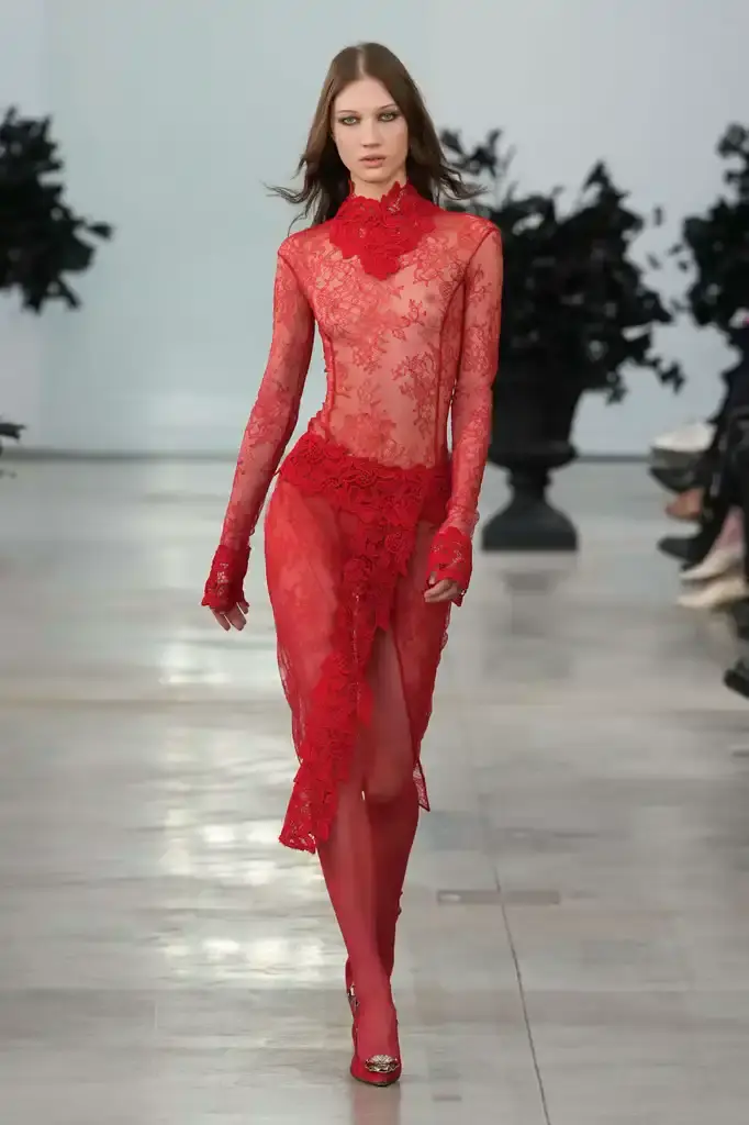 Blumarine - Fall-Winter2025 - 2026 - Womenswear - Italie - Milan - ©Launchmetrics/spotlight Models walking the runway at David Koma's debut Blumarine autumn/winter 2025 collection, showcasing sculptural neoprene pieces and bustier dresses in a palette of red, black, gray, and white against a minimalist backdrop at Milan Fashion Week. (image 16 of 20)