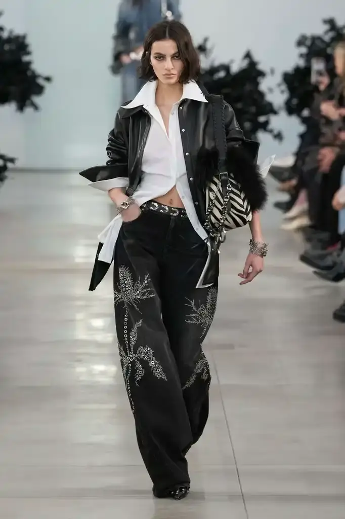 Blumarine - Fall-Winter2025 - 2026 - Womenswear - Italie - Milan - ©Launchmetrics/spotlight Models walking the runway at David Koma's debut Blumarine autumn/winter 2025 collection, showcasing sculptural neoprene pieces and bustier dresses in a palette of red, black, gray, and white against a minimalist backdrop at Milan Fashion Week. (image 15 of 20)