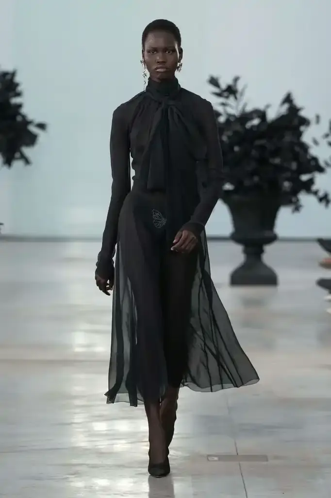 Blumarine - Fall-Winter2025 - 2026 - Womenswear - Italie - Milan - ©Launchmetrics/spotlight Models walking the runway at David Koma's debut Blumarine autumn/winter 2025 collection, showcasing sculptural neoprene pieces and bustier dresses in a palette of red, black, gray, and white against a minimalist backdrop at Milan Fashion Week. (image 6 of 20)