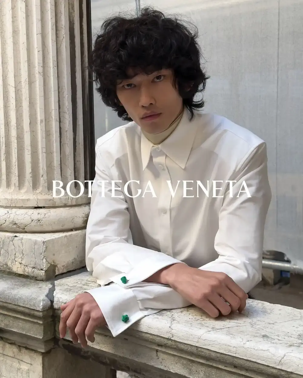 BOTTEGA VENETA SUMMER 2026 CAMPAIGN Bottega Veneta Summer 2026 campaign photographed by Juergen Teller in Venice, featuring collection by creative director Louise Trotter across historic Venetian locations including palazzos, gardens, and the Lido. (image 16 of 16)