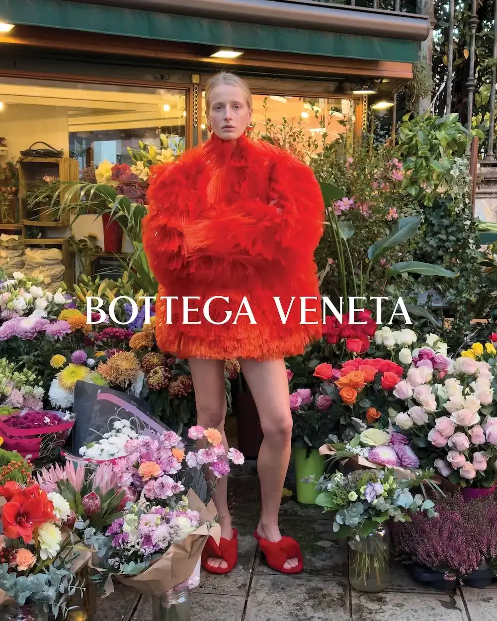 BOTTEGA VENETA SUMMER 2026 CAMPAIGN Bottega Veneta Summer 2026 campaign photographed by Juergen Teller in Venice, featuring collection by creative director Louise Trotter across historic Venetian locations including palazzos, gardens, and the Lido. (image 2 of 16)