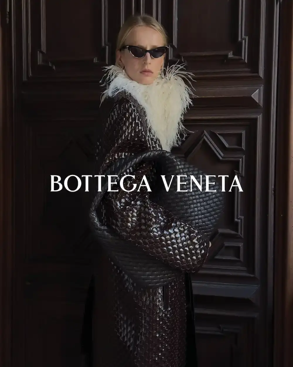 BOTTEGA VENETA SUMMER 2026 CAMPAIGN Bottega Veneta Summer 2026 campaign photographed by Juergen Teller in Venice, featuring collection by creative director Louise Trotter across historic Venetian locations including palazzos, gardens, and the Lido. (image 14 of 16)
