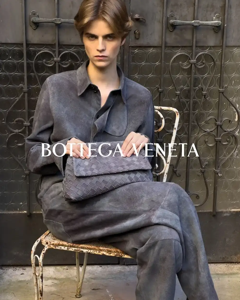 BOTTEGA VENETA SUMMER 2026 CAMPAIGN Bottega Veneta Summer 2026 campaign photographed by Juergen Teller in Venice, featuring collection by creative director Louise Trotter across historic Venetian locations including palazzos, gardens, and the Lido. (image 15 of 16)