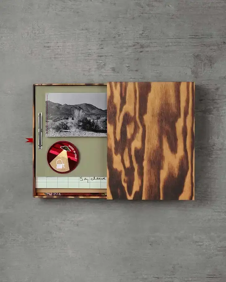 Bottega Veneta releases fifth edition of luxury fanzine, featuring Winter 24 collection. Multi-volume publication includes Alec Soth photography, Le Corbusier tribute, artist collaborations, and exclusive merchandise. Available free in stores worldwide, showcasing brand's creative process and artistic partnerships (image 4 of 5)