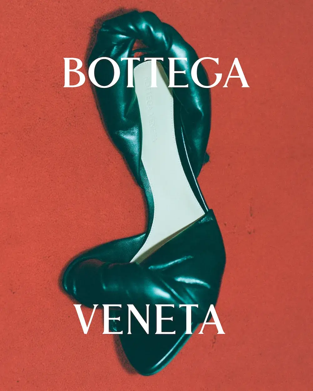 BOTTEGA VENETA WINTER 2026 CAMPAIGN image of the Bottega Veneta winter 2026 campaign production and the release of Zine 002. (image 16 of 22)