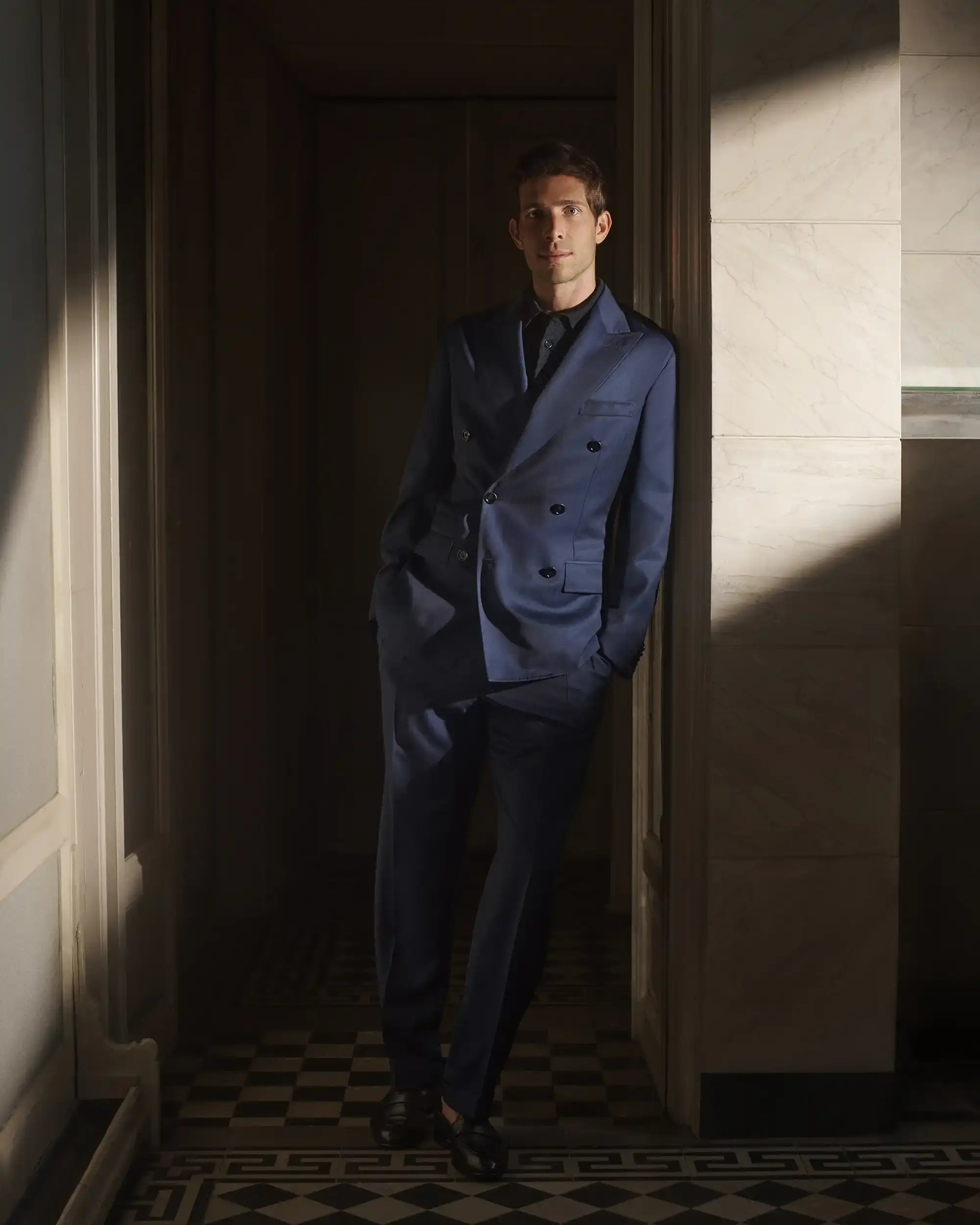 BRIONI DRESSES COMO 1907 FOR NEW SEASON image about Italian fashion house Brioni becoming the official formalwear partner for Como 1907 football club. Covers partnership details, clothing specifications, and business strategy for both organizations. (image 2 of 3)