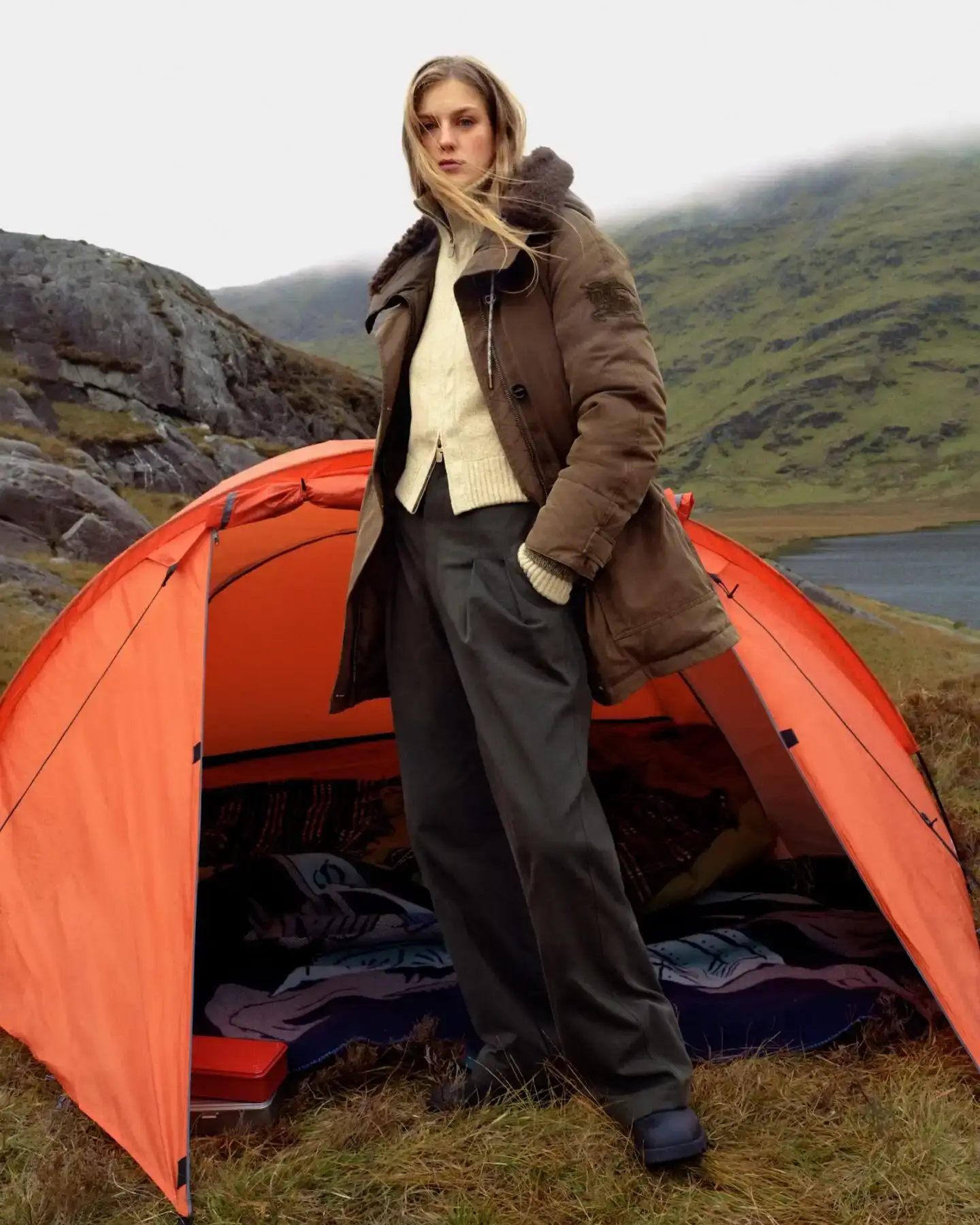 BURBERRY GABARDINE CAPSULE COLLECTION Burberry launches new collection centered on gabardine fabric with technical outerwear pieces, accompanied by film shot in Snowdonia, Wales (image 6 of 17)