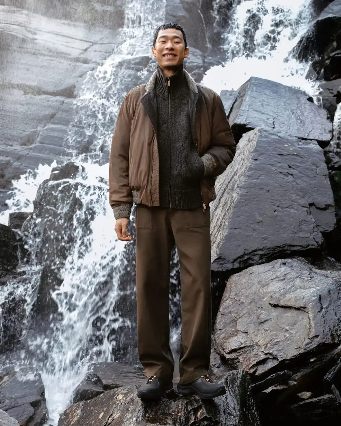 BURBERRY GABARDINE CAPSULE COLLECTION Burberry launches new collection centered on gabardine fabric with technical outerwear pieces, accompanied by film shot in Snowdonia, Wales (image 1 of 17)