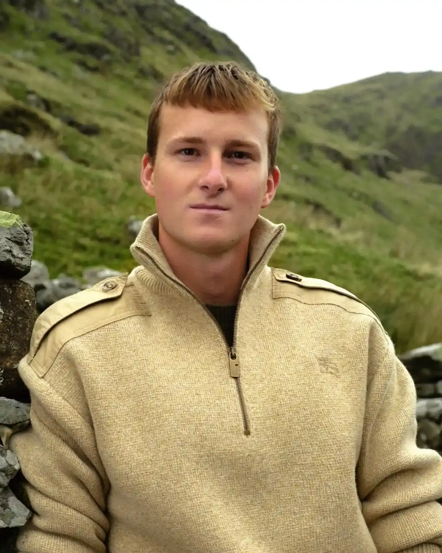 BURBERRY GABARDINE CAPSULE COLLECTION Burberry launches new collection centered on gabardine fabric with technical outerwear pieces, accompanied by film shot in Snowdonia, Wales (image 3 of 17)