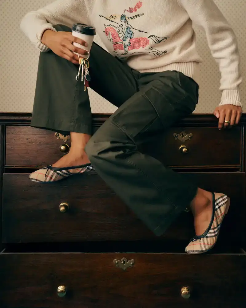 BURBERRY RETURNS TO HOUSE CODES FOR SPRING 2026 Article reviewing Burberry's Spring 2026 menswear collection, featuring heritage-inspired pieces including trench coats, knitwear, and accessories with signature house patterns. (image 5 of 19)