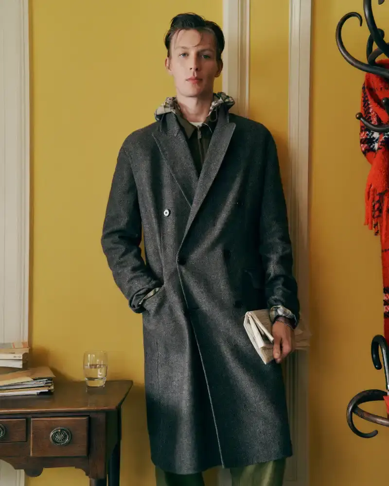 BURBERRY RETURNS TO HOUSE CODES FOR SPRING 2026 Article reviewing Burberry's Spring 2026 menswear collection, featuring heritage-inspired pieces including trench coats, knitwear, and accessories with signature house patterns. (image 7 of 19)