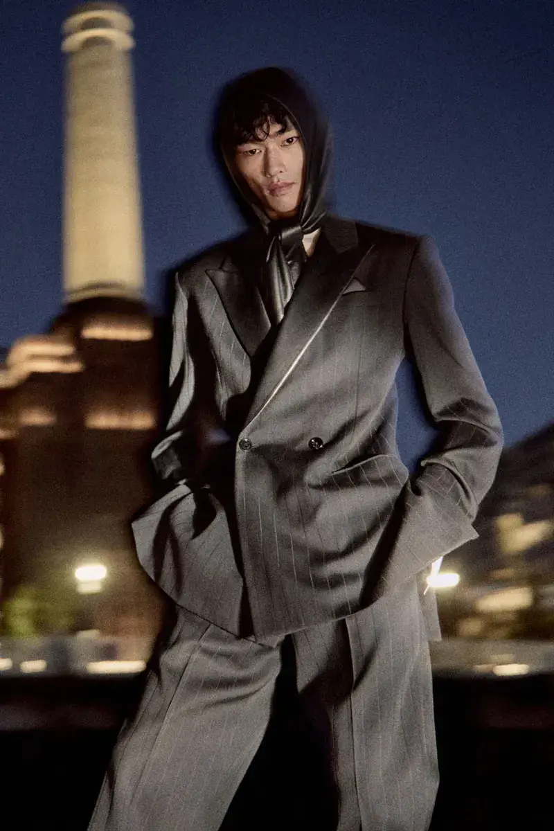 BURBERRY RELEASES WINTER 2026 CAMPAIGN image of the Burberry Winter 2026 fashion campaign starring FKA twigs and Romeo Beckham. (image 7 of 23)