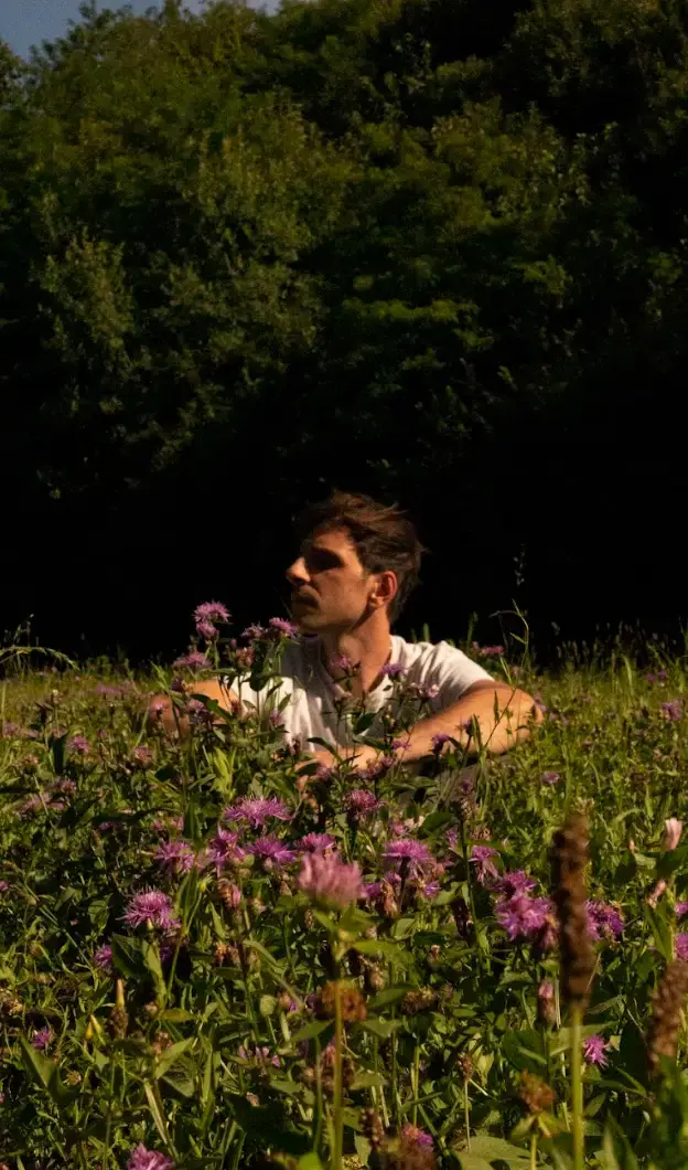 CARBEAU MAPS HIS MUSICAL ROOTS Portrait of musician carbeau posing for the Casawi magazine editorial interview. (image 3 of 5)