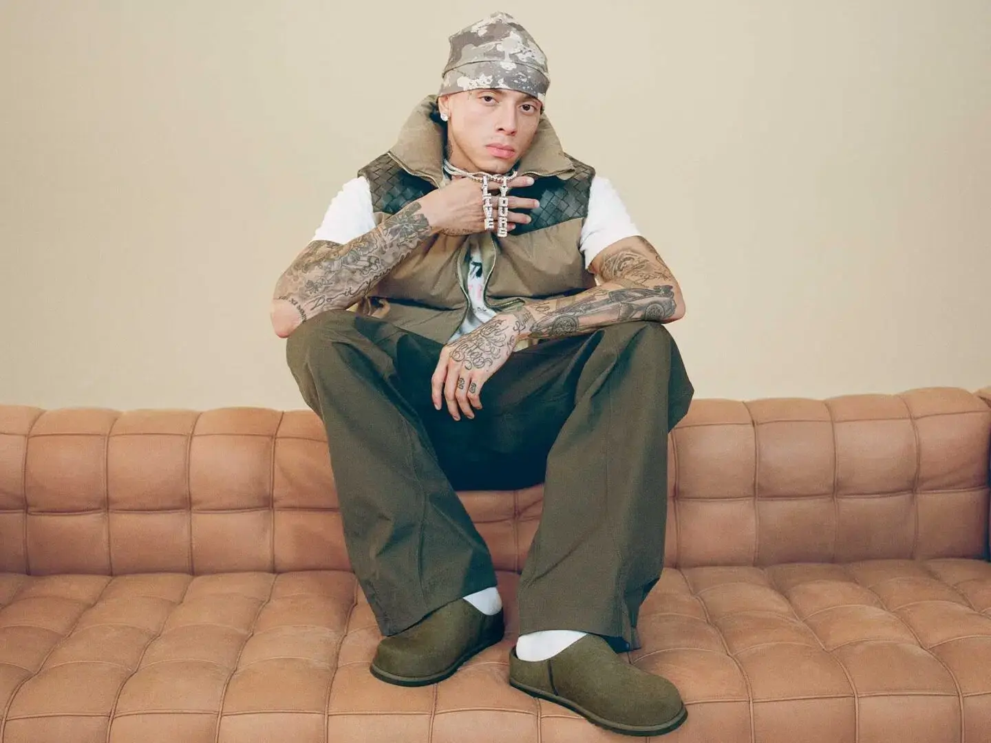 The article describes the UGG Spring 2026 campaign starring Central Cee and Su Yiming. The text highlights the launch of the Otzo Clog model as an evolution of the Tasman footwear.