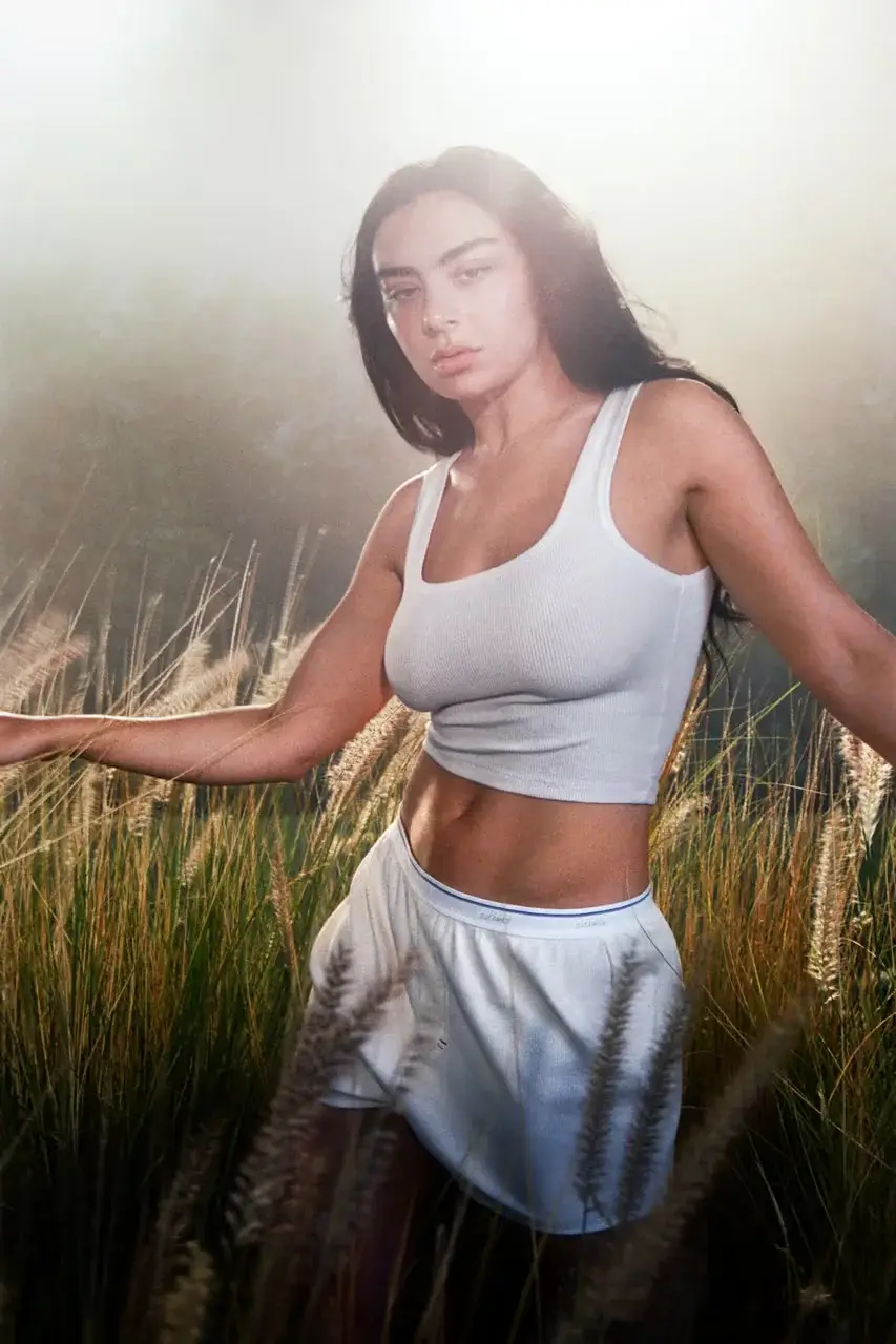 CHARLI XCX STARS IN SKIMS’ LATEST CAMPAIGN CHARLI XCX STARS IN SKIMS’ LATEST CAMPAIGN (image 4 of 6)