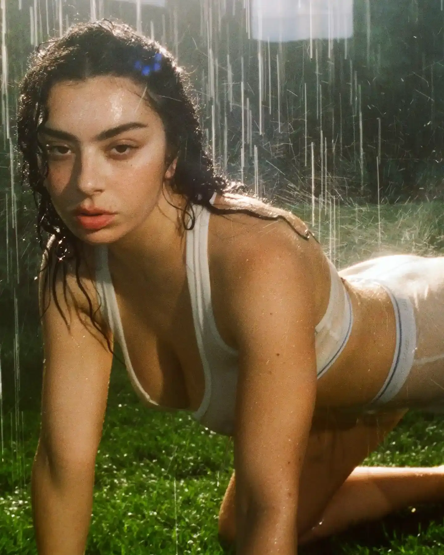 CHARLI XCX STARS IN SKIMS’ LATEST CAMPAIGN CHARLI XCX STARS IN SKIMS’ LATEST CAMPAIGN (image 3 of 6)