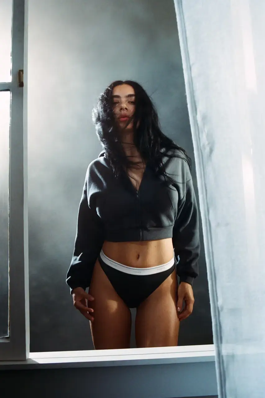 CHARLI XCX STARS IN SKIMS’ LATEST CAMPAIGN CHARLI XCX STARS IN SKIMS’ LATEST CAMPAIGN (image 5 of 6)