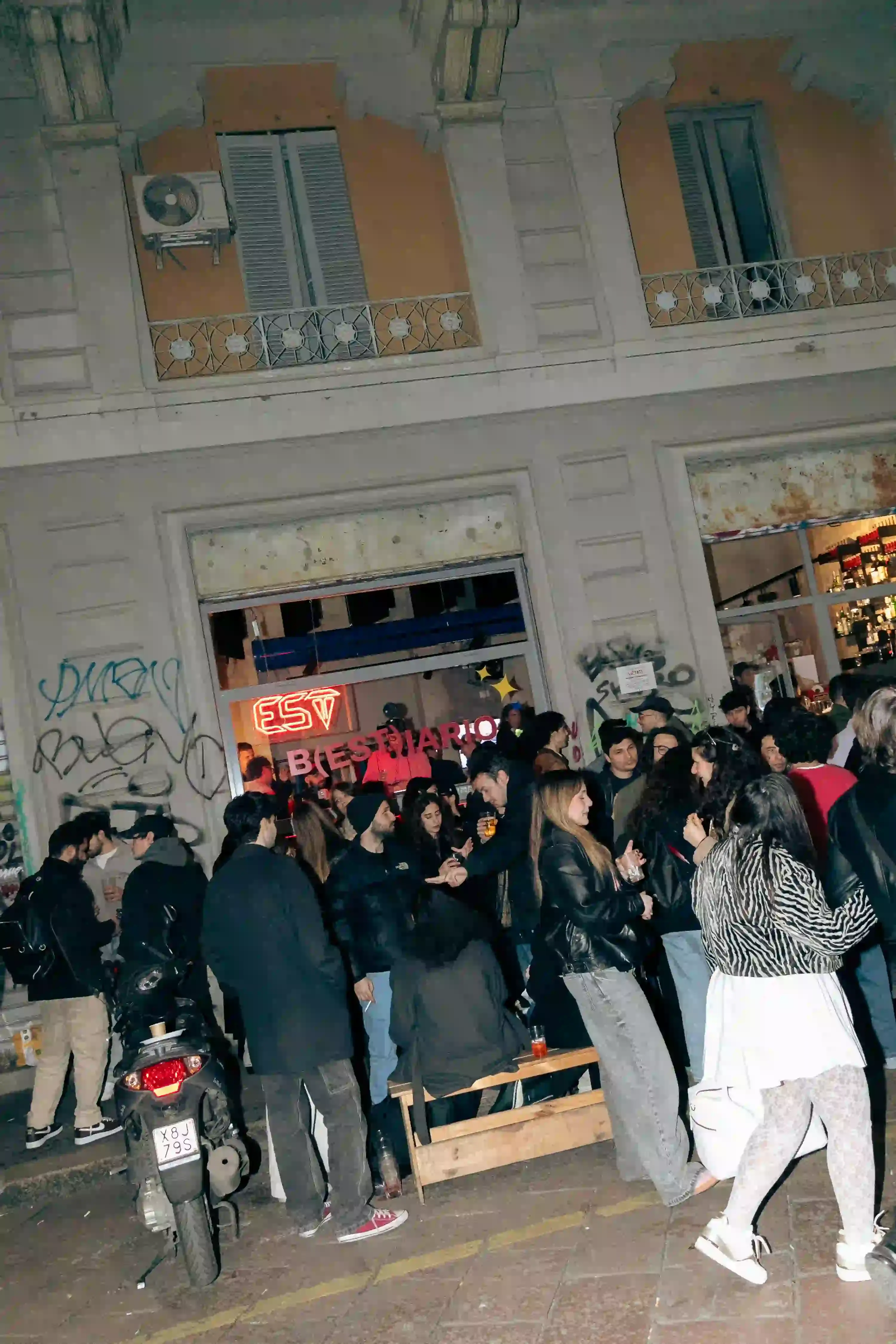 Parpol Casawi Magazine davide dev "on & on" release party at Est Bar in via tortona Navigli Milano (image 3 of 8)