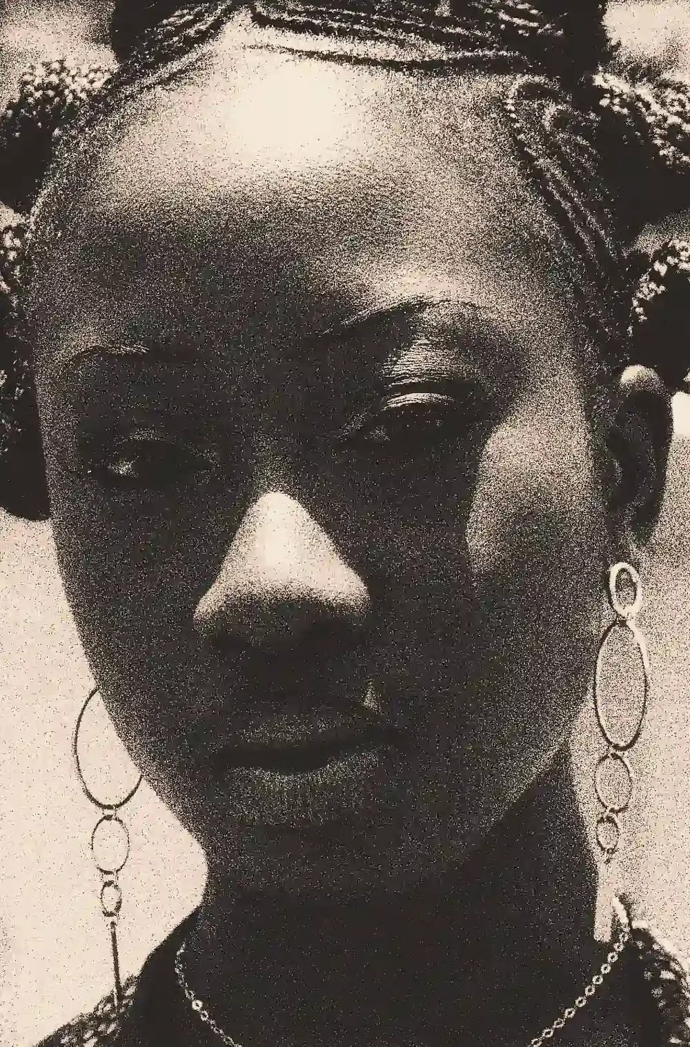 DISCOVERING STORIES: HOW DEELA BUILT HER INDEPENDENT MUSIC CAREER Moving from Lagos to England shaped her perspective on community and confidence. (image 4 of 5)