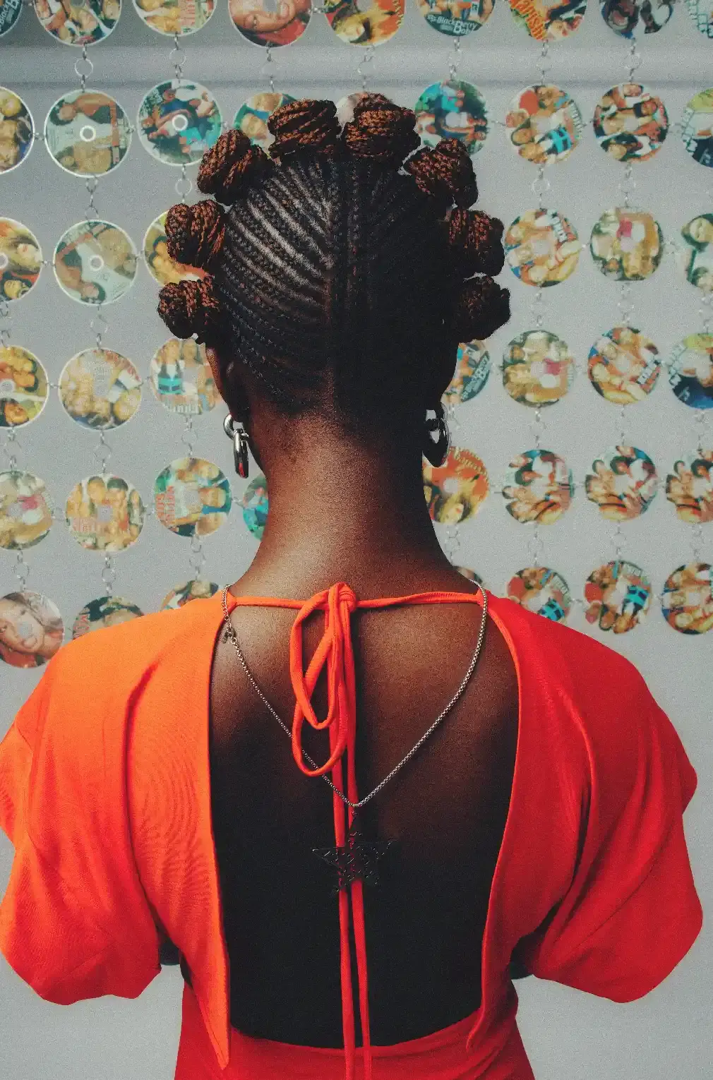 DISCOVERING STORIES: HOW DEELA BUILT HER INDEPENDENT MUSIC CAREER Moving from Lagos to England shaped her perspective on community and confidence.