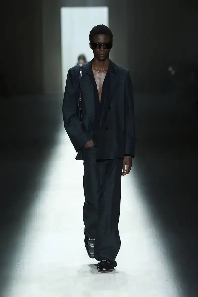 DEMNA'S FIRST GUCCI COLLECTION ARRIVES IN MILAN Demna Gvasalia's first Gucci collection runway show in Milan, featuring seamless garments, tracksuits, and the Manhattan sneaker. (image 13 of 32)