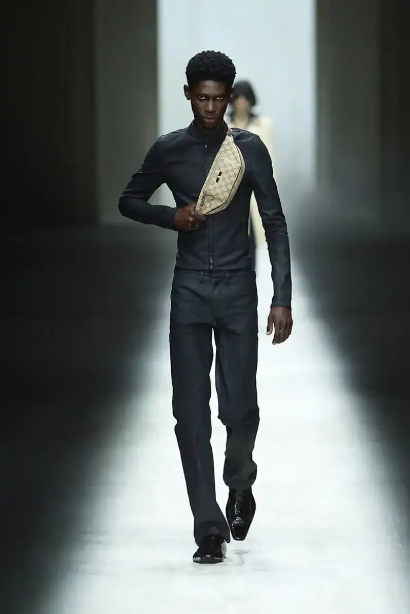 DEMNA'S FIRST GUCCI COLLECTION ARRIVES IN MILAN Demna Gvasalia's first Gucci collection runway show in Milan, featuring seamless garments, tracksuits, and the Manhattan sneaker. (image 28 of 32)