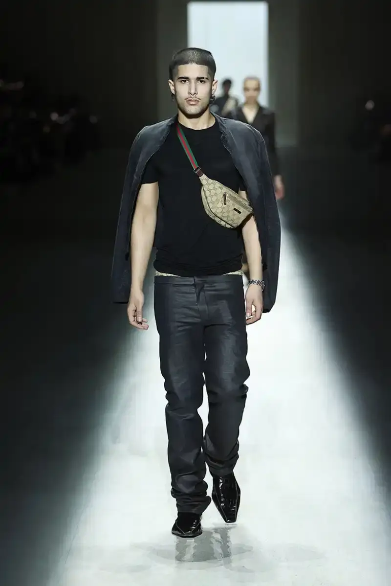 DEMNA'S FIRST GUCCI COLLECTION ARRIVES IN MILAN Demna Gvasalia's first Gucci collection runway show in Milan, featuring seamless garments, tracksuits, and the Manhattan sneaker. (image 29 of 32)