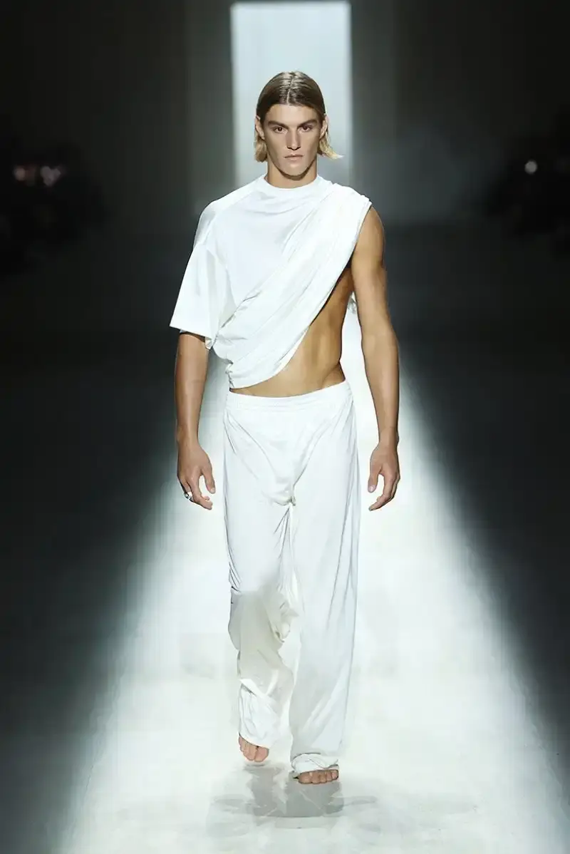DEMNA'S FIRST GUCCI COLLECTION ARRIVES IN MILAN Demna Gvasalia's first Gucci collection runway show in Milan, featuring seamless garments, tracksuits, and the Manhattan sneaker. (image 7 of 32)